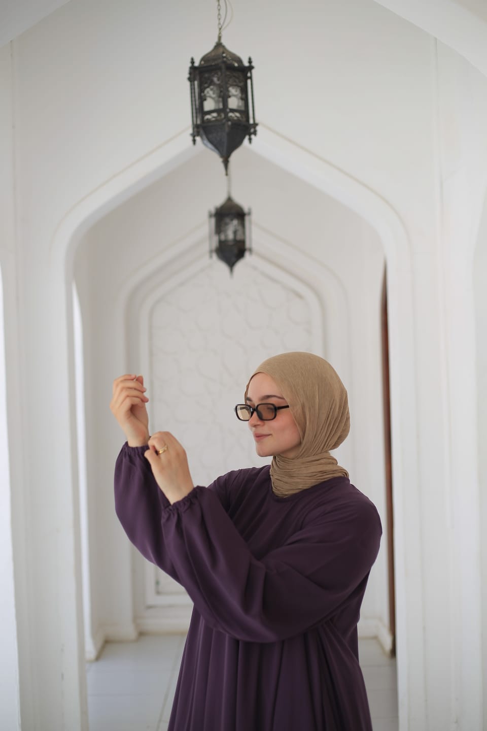 إدناء لوتس
